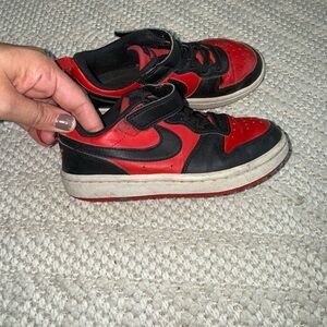 Kids court borough low Black and Red Sneakers size 11